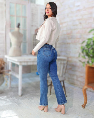 Jean Levanta Cola con Corte Bota Campana