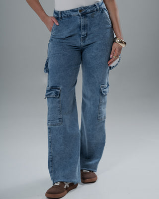 Jean Cargo con Tiras Laterales y Bota Ancha