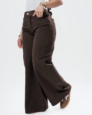 JEAN BOTA ANCHA CON LINEA EN EL CENTRO