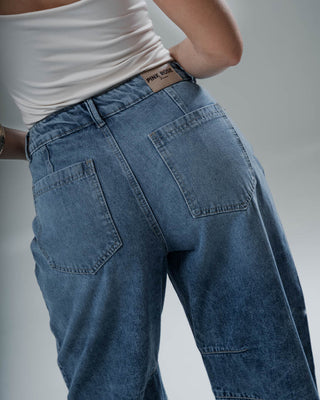 JEAN CLARO BOTA ANCHA CON COSTURAS ENTRE PIE