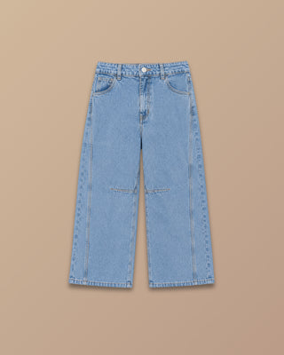 JEAN AZUL BOTA ANCHA CON COSTURA VERTICAL EN PIERNA