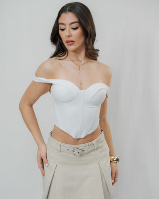 Crop top blanco de copas con tiras gruesas y varillas