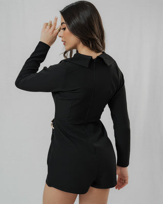 ROMPER NEGRO MANGA LARGA CON CUELLO Y APLIQUE  AL LADO