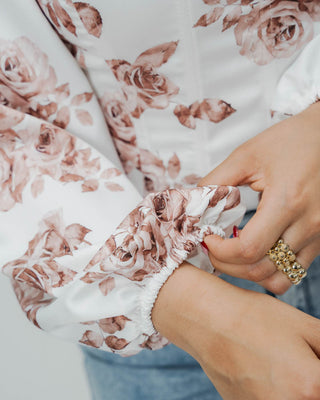 Blusa de Manga Larga y estampado de Rosa con Escote de Corazón