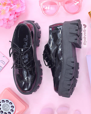Zapatos oxford negros de charol y cordón rose