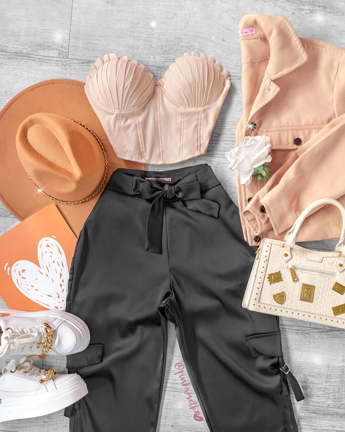 Crop top con copas tipo sirena amarrado atrás