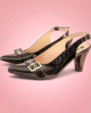 Tacón negro Stiletto con Correa Frontal