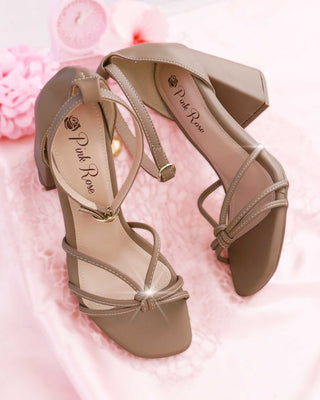 Sandalia de Tacón con Detalle de Nudo al Frente