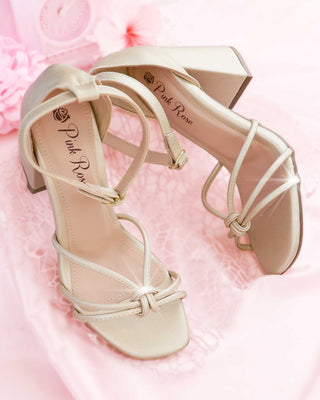 Sandalia de Tacón con Detalle de Nudo al Frente