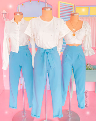 Pantalón azul estilo clásico con lazo