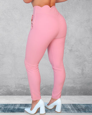 Pantalón rosado de moras en la cintura