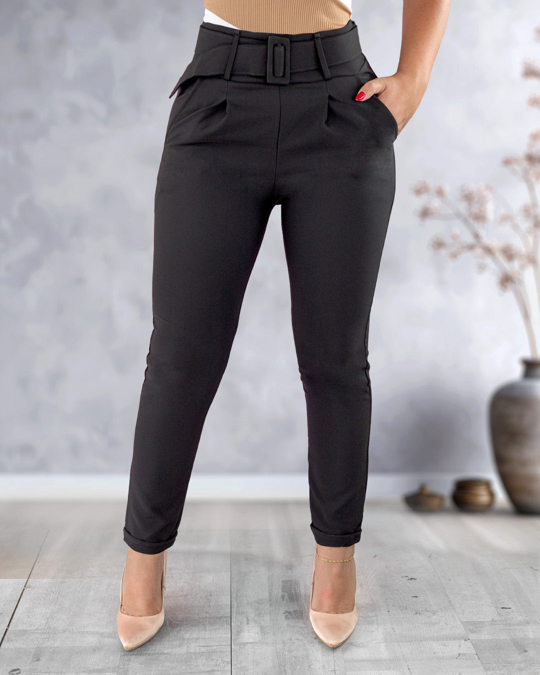 Pantalón negro  con hebilla forrada