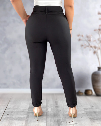 Pantalón negro  con hebilla forrada