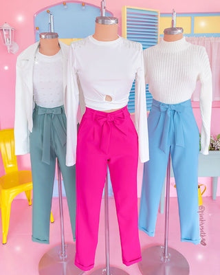 Pantalón azul estilo clásico con lazo