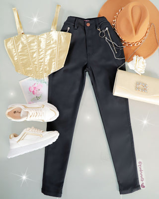 Pantalón skinny negro con cadena