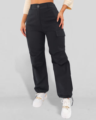 Pantalón ancho tipo cargo con bota y cordón