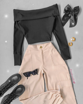Blusa negra casual, hombros descubiertos, manga larga