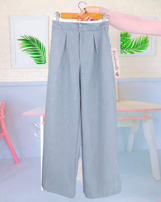 Pantalón gris nube con pretina enresortada blanca