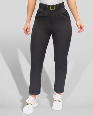 Pantalón con doblez abajo y correa con hebilla plateada