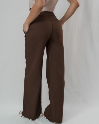 Pantalón cafe de Bota Ancha con Pretina Combinada