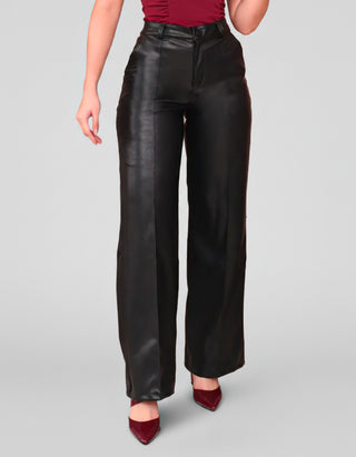 Pantalón de cuerina con corte vena y bota ancha