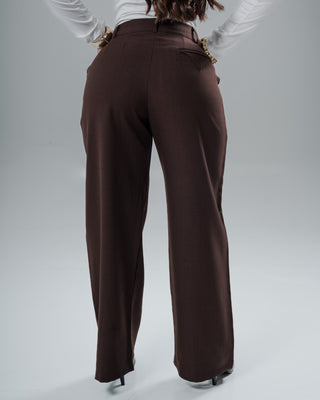 Pantalón de bota ancha con botón lateral