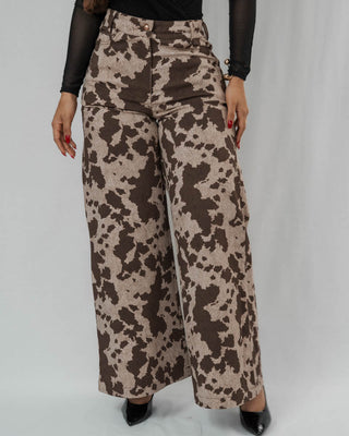 PANTALON BOTA ANCHA ESTAMPADO DE VACA