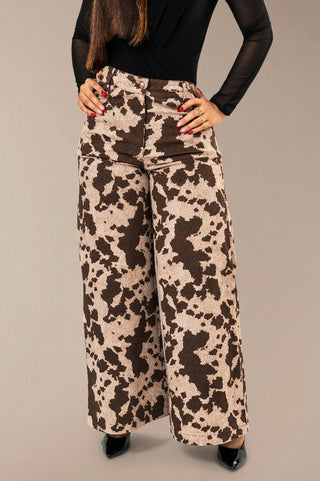 PANTALON BOTA ANCHA ESTAMPADO DE VACA