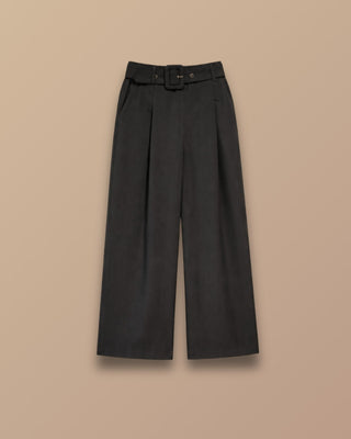 PANTALON NEGRO BOTA ANCHA CON HEBILLA FORRADA