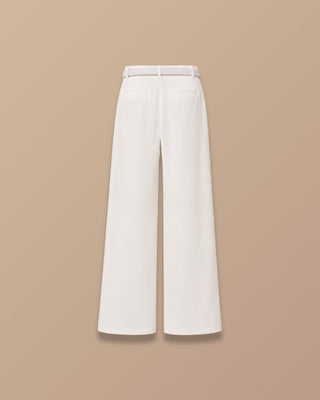 PANTALON BLANCO BOTA ANCHA CON CORREA DELGADA
