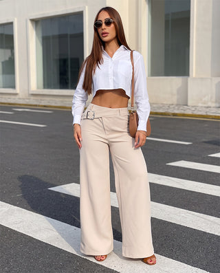 PANTALON BEIGE BOTA ANCHA CON HEBILLA AL LADO