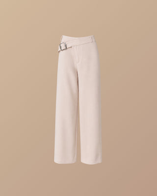 PANTALON BEIGE BOTA ANCHA CON HEBILLA AL LADO