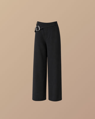 PANTALON NEGRO BOTA ANCHA CON HEBILLA AL LADO