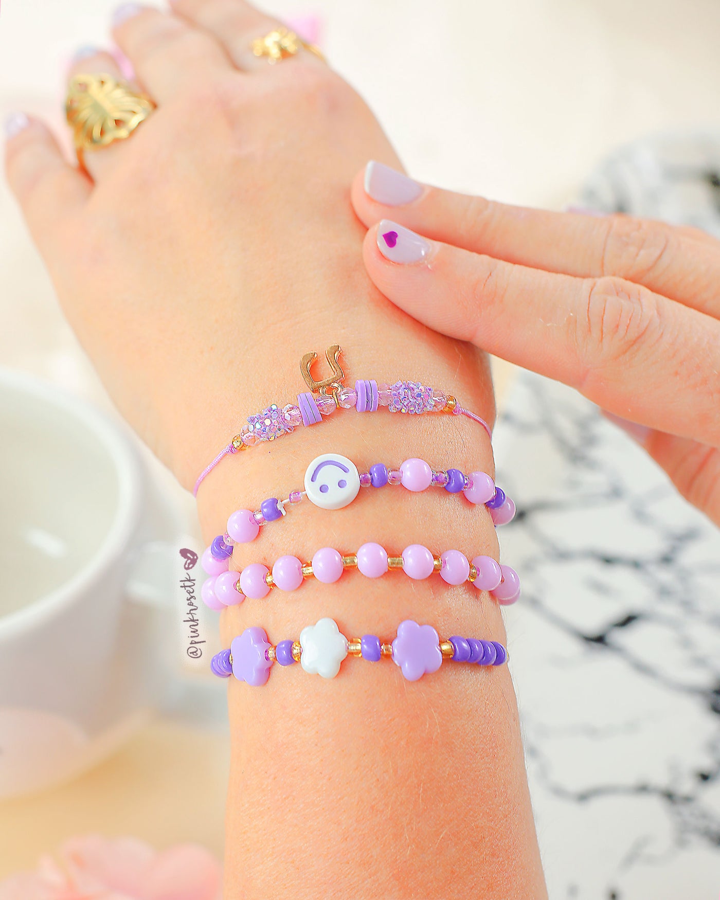 Set lila de pulseras con nota musical