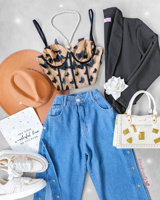 Crop top con varilla mariposas 3D negras