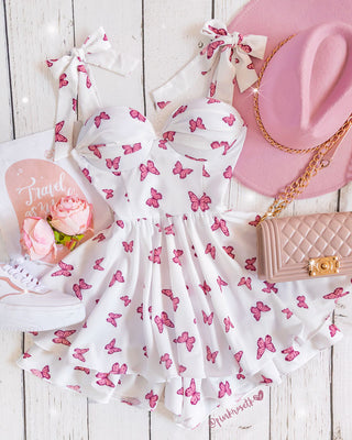 Romper blanco de copas y tiras mariposas rosadas