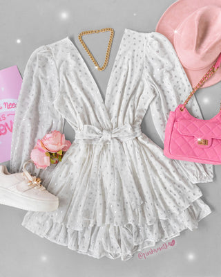 Romper blanco manga larga escote v y corazoncitos plateados