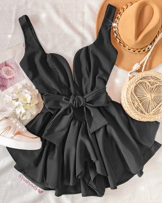 Romper negro escote corazón tiras y volantes