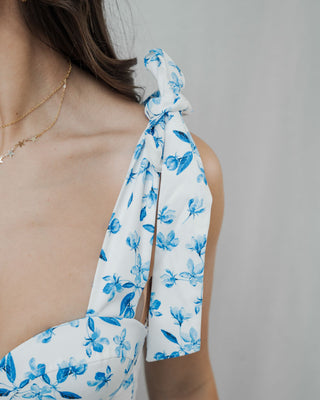 ROMPER DE COPAS Y TIRAS DE AMARRAR CON FLORES AZULES