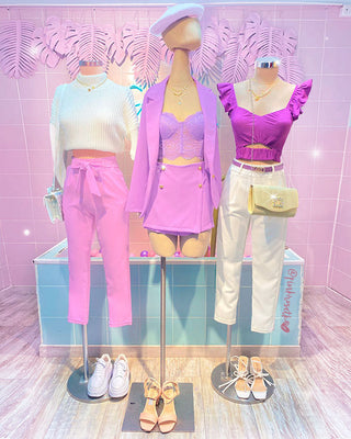 Ropa de moda trendy para damas en la flor de la vida en Bogotá, Manizales, Medellín y Pereira. Esta tienda en línea ofrece vestidos, blusas, faldas y más, con estilo y a precios asequibles, para mujeres de 18 a 45 años. Ya sea que esté buscando ropa casual para el uso diario, atrevidos vestidos de cóctel para una noche en la ciudad o elegantes atuendos formales para ocasiones especiales, encontrará una amplia selección de las últimas tendencias en moda femenina.