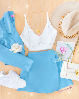 Set azul blazer y falda con 2 hebillas al lado