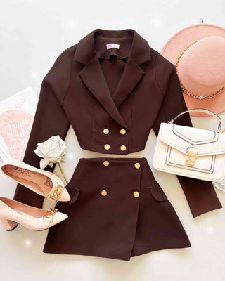 Set Blazer y Falda con Cuatro Botones