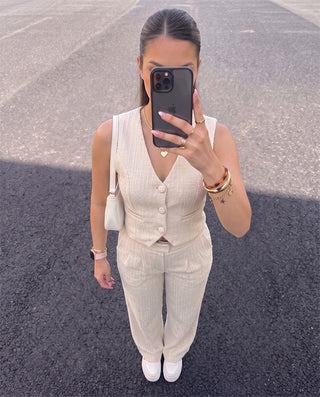 SET BEIGE DE CHANEL CON PANTALON Y CHALECO 3 BOTONES