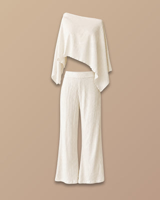 SET BLANCO DE PANTALON Y BLUSA CON CAPA