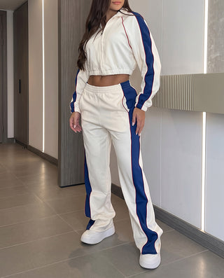 SET BLANCO DE CHAQUETA Y PANTALON TIPO SUDADERA CON FRANJA