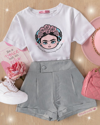 Short gris con botón forrado y doblez en el bajo