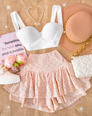 Falda short en ojalillo con volantes