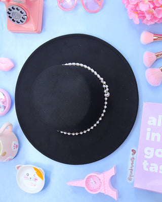 Sombrero negro feddora con perlas