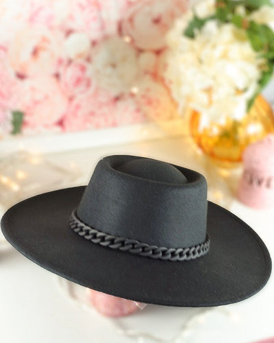 Sombrero cordobés con cadena negro