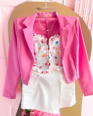 Blusa blanca strapless estampado floral y volantes